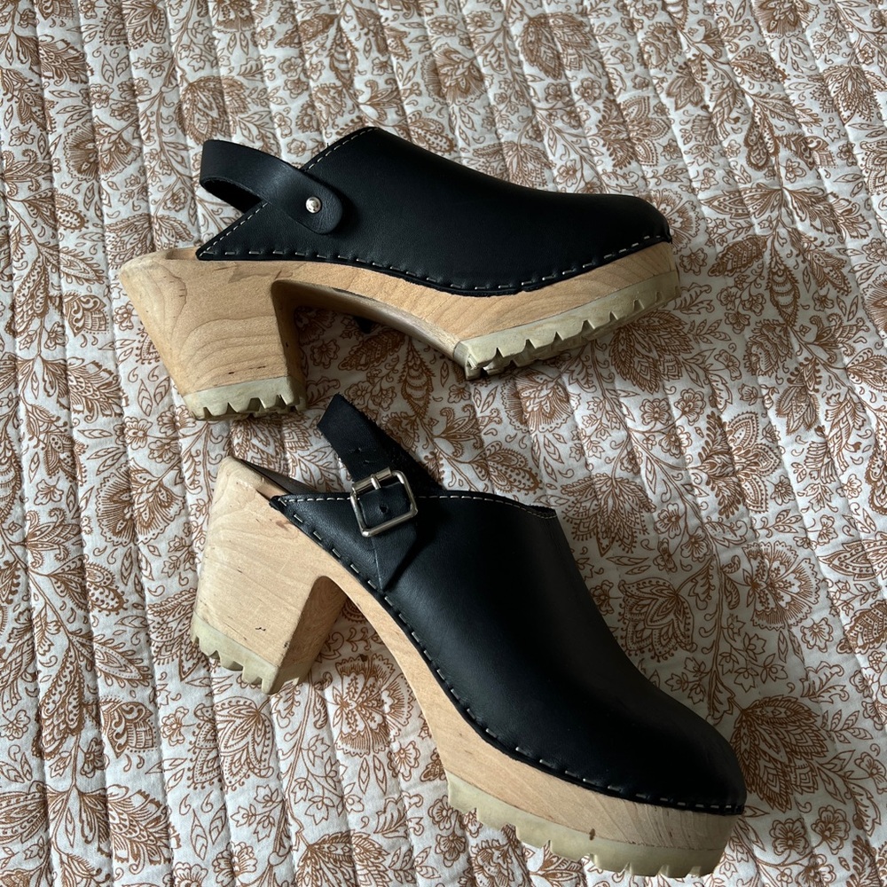 Lotta from Stockholm Black Leather Platform Clogs Tractor Sole - Picture 4 of 6